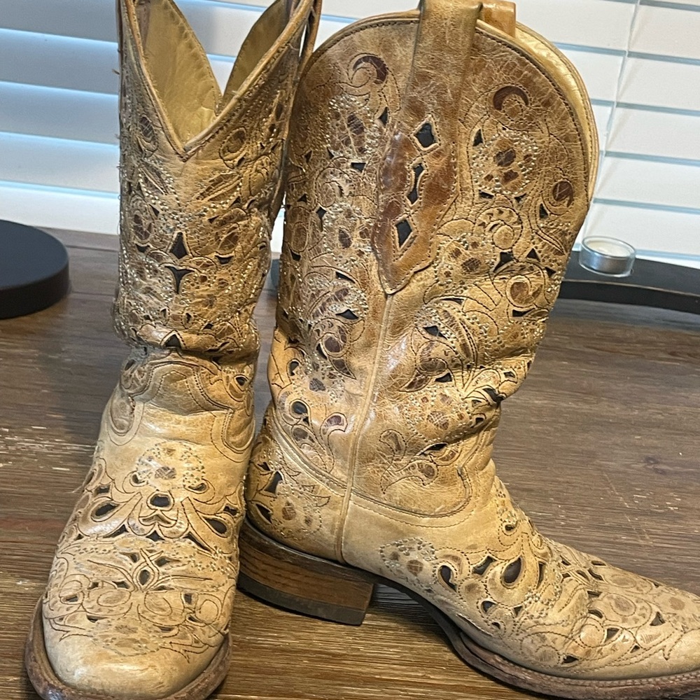 Corral boots
